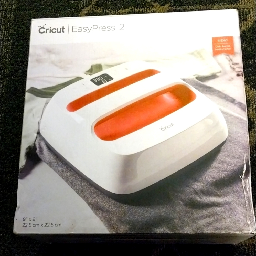 CRICUT Easy Press  2 .